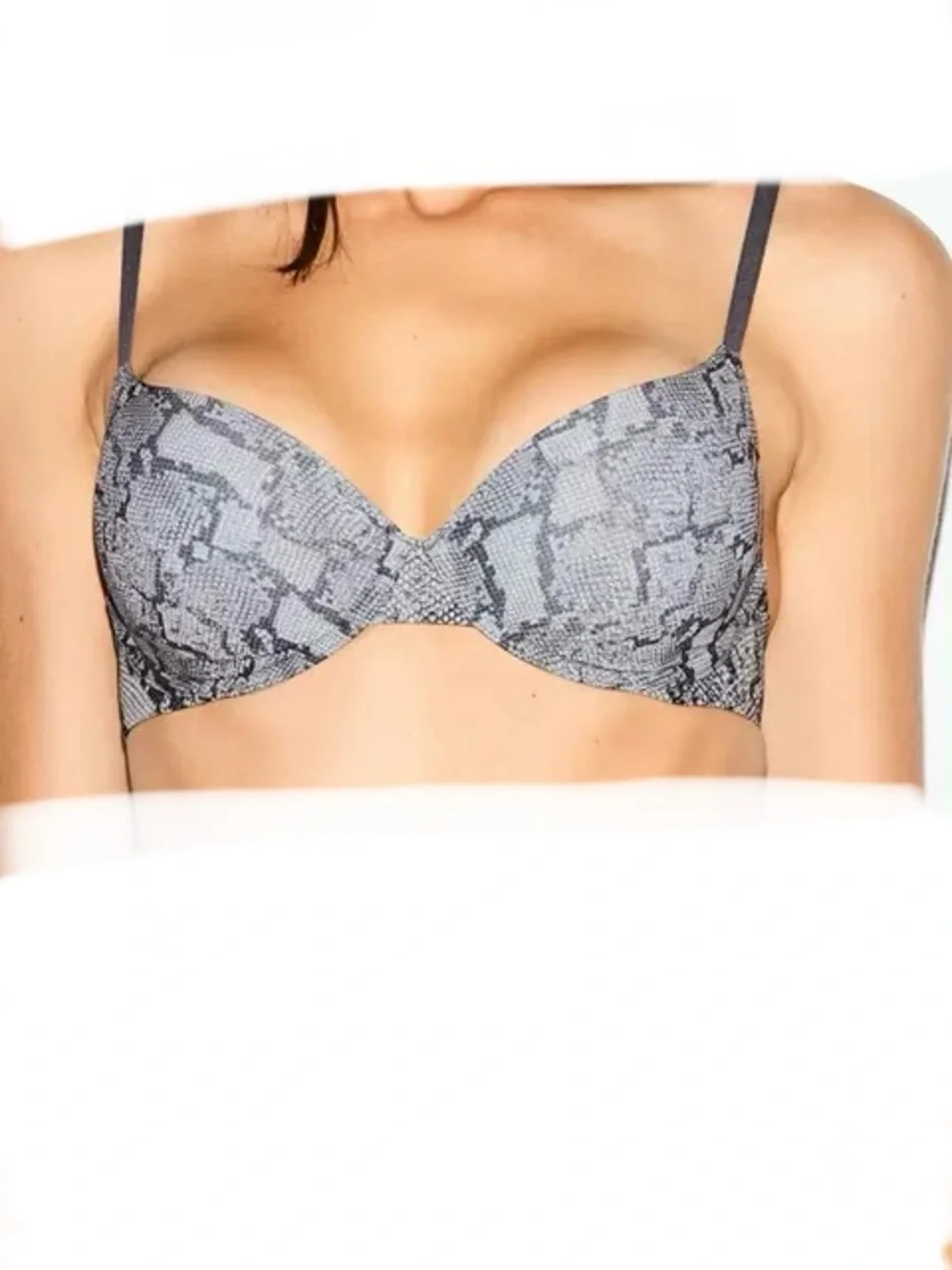 Skims Fits Everybody T-Shirt Bra